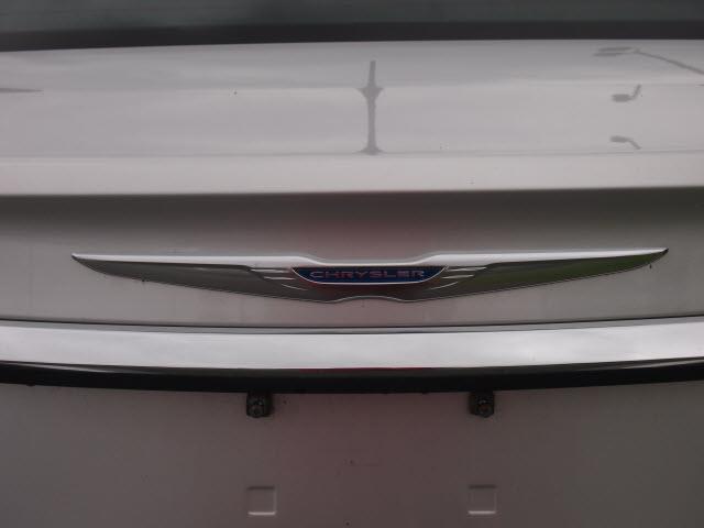 Chrysler 200 2011 photo 4