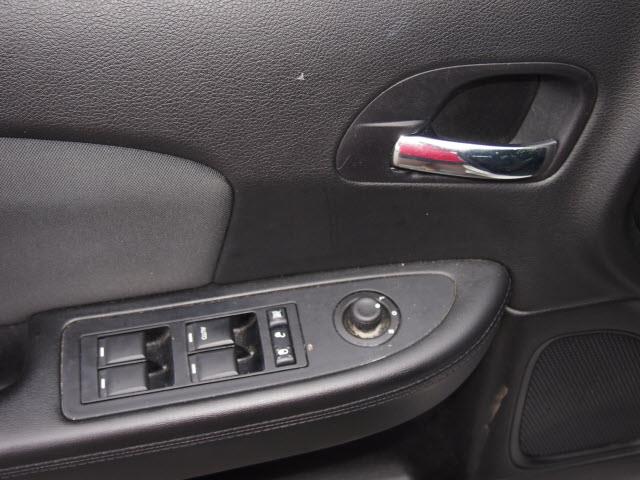 Chrysler 200 2011 photo 8