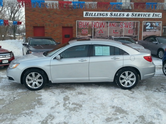 Chrysler 200 2011 photo 2