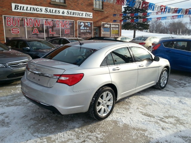 Chrysler 200 2011 photo 3