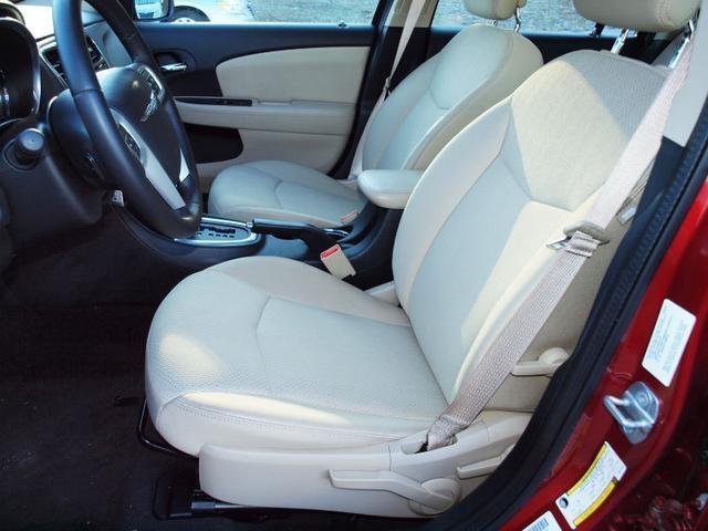Chrysler 200 2011 photo 4