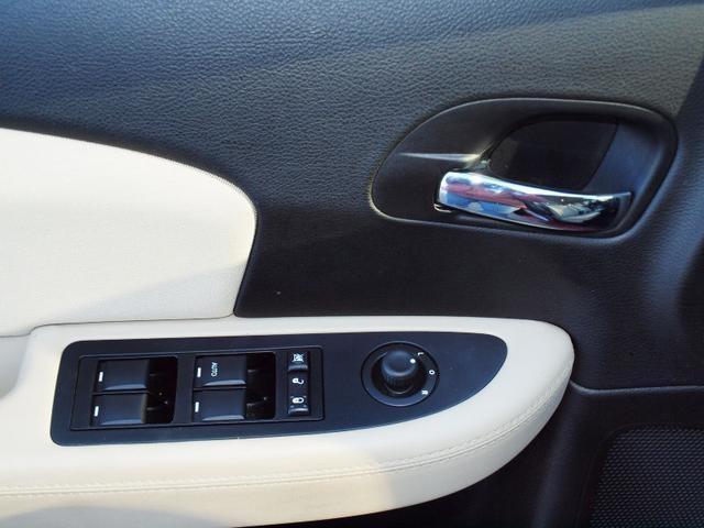 Chrysler 200 2011 photo 5