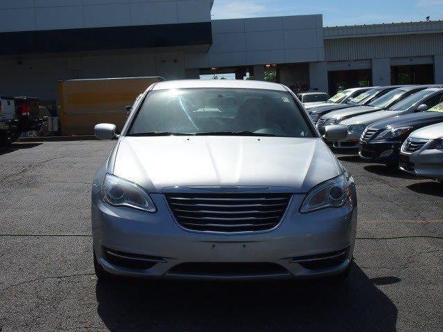 Chrysler 200 2011 photo 3