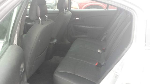 Chrysler 200 2011 photo 1