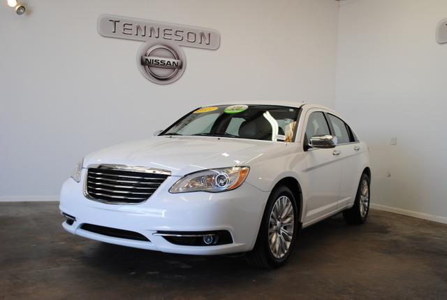 Chrysler 200 2011 photo 2