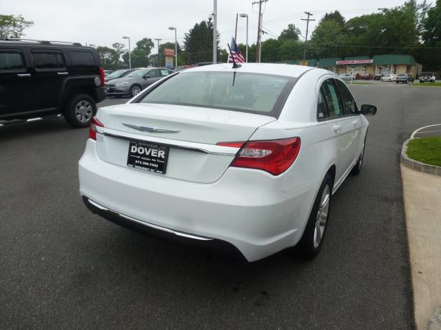 Chrysler 200 2011 photo 3