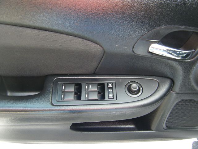 Chrysler 200 2011 photo 1
