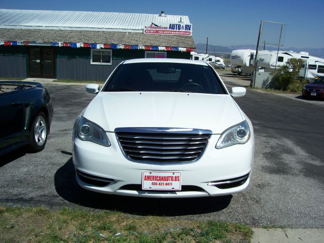 Chrysler 200 2011 photo 2