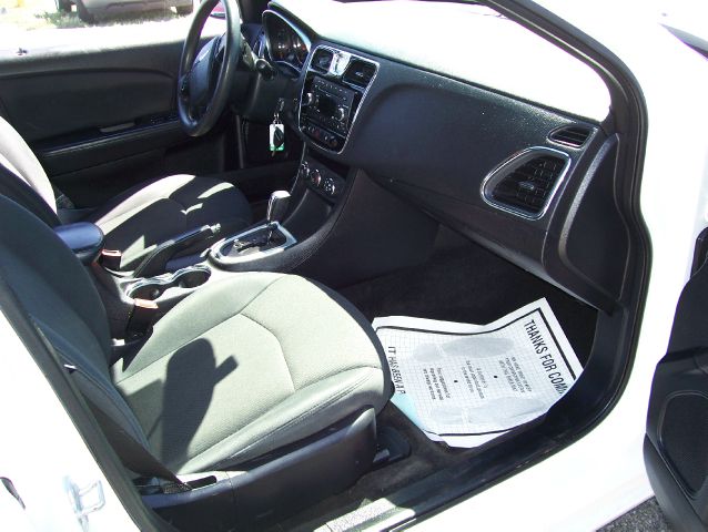 Chrysler 200 2011 photo 4