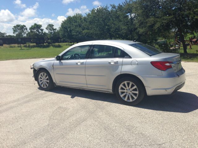 Chrysler 200 2011 photo 3