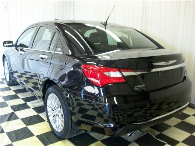 Chrysler 200 2011 photo 2