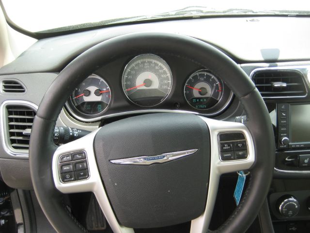 Chrysler 200 2011 photo 5