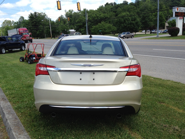 Chrysler 200 2011 photo 4