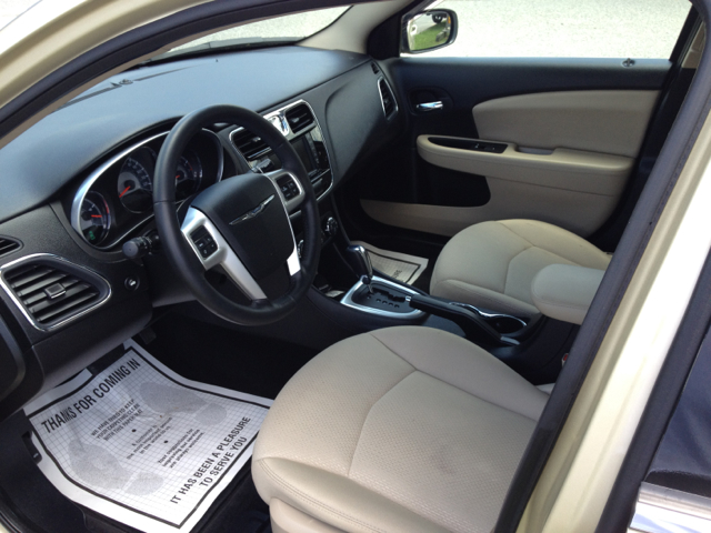 Chrysler 200 2011 photo 5