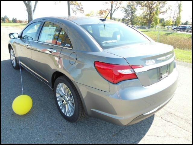 Chrysler 200 2012 photo 2
