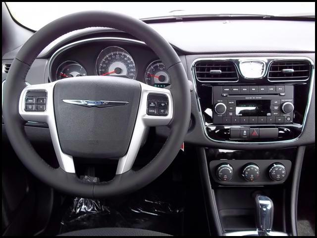 Chrysler 200 2012 photo 1