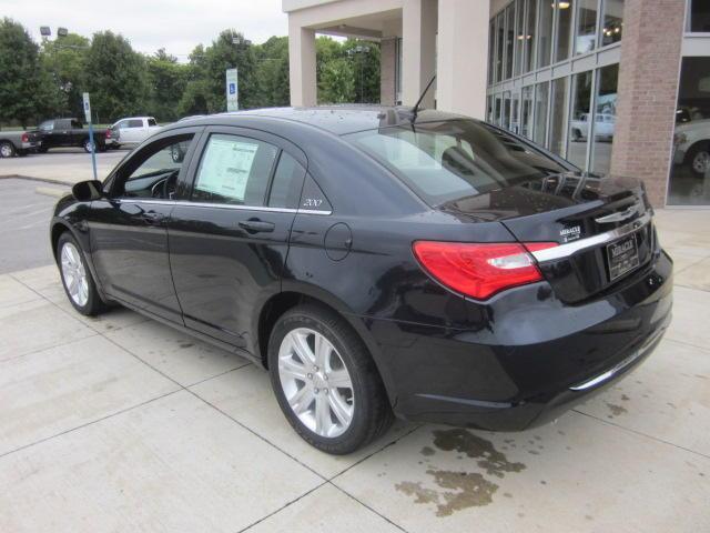 Chrysler 200 2012 photo 2