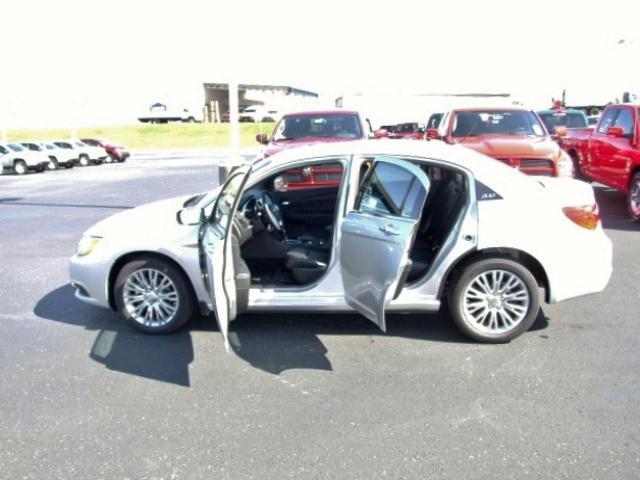 Chrysler 200 2012 photo 2