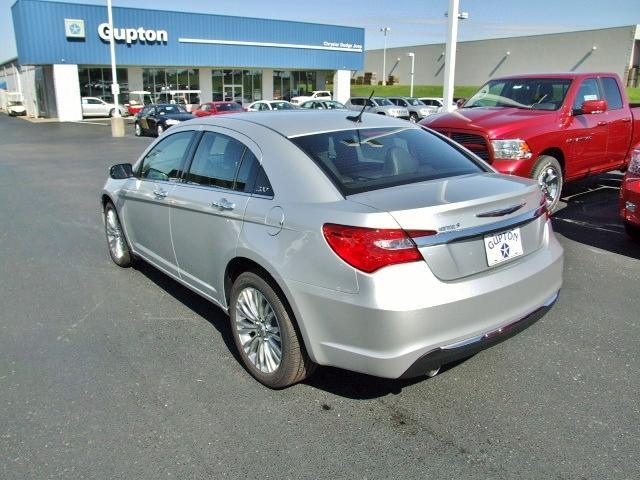 Chrysler 200 2012 photo 3