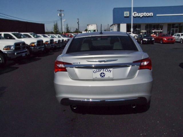 Chrysler 200 2012 photo 4
