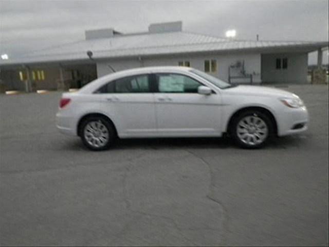 Chrysler 200 2012 photo 3