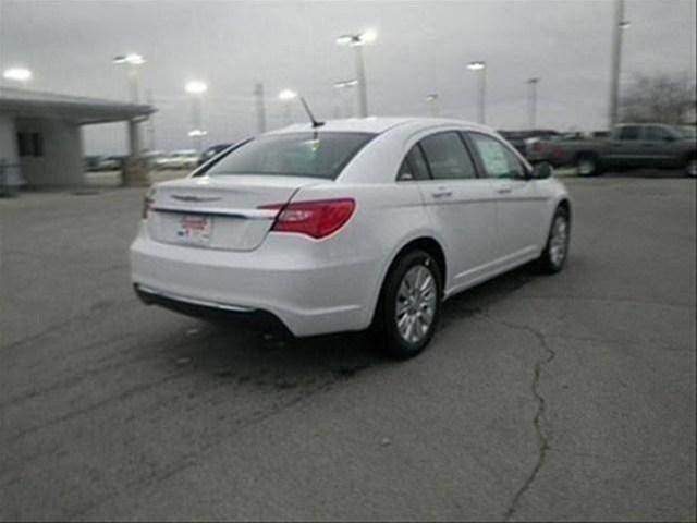 Chrysler 200 2012 photo 5
