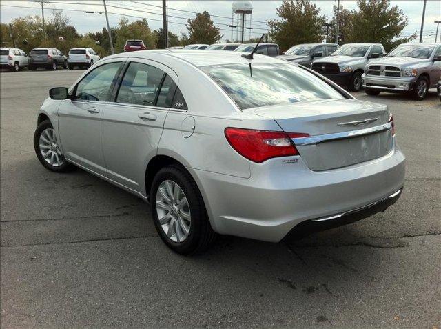 Chrysler 200 2012 photo 2