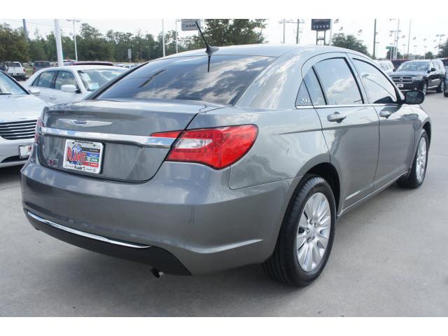 Chrysler 200 2012 photo 2
