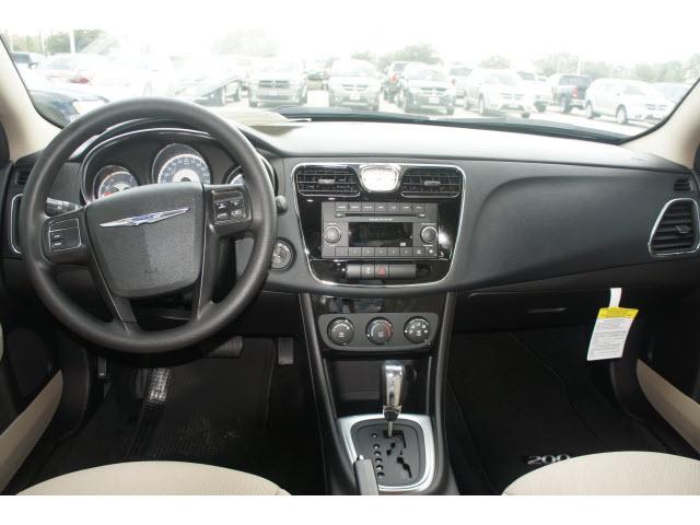 Chrysler 200 2012 photo 3