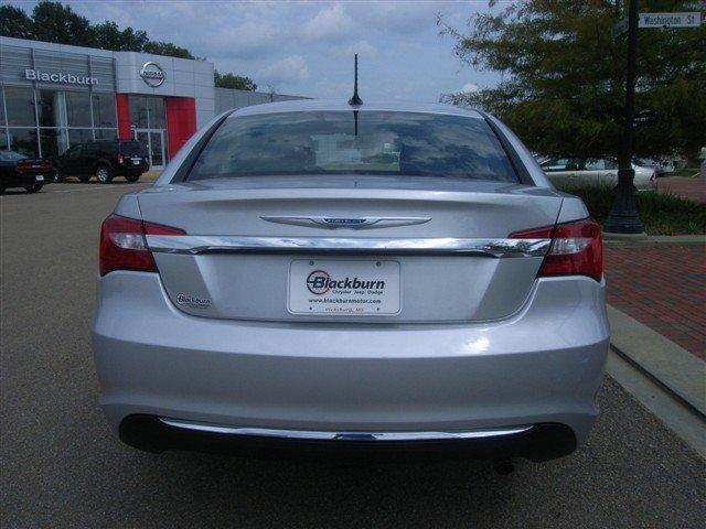 Chrysler 200 2012 photo 2
