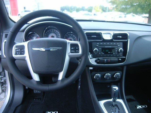 Chrysler 200 2012 photo 4
