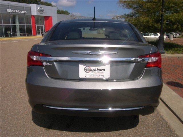 Chrysler 200 2012 photo 2