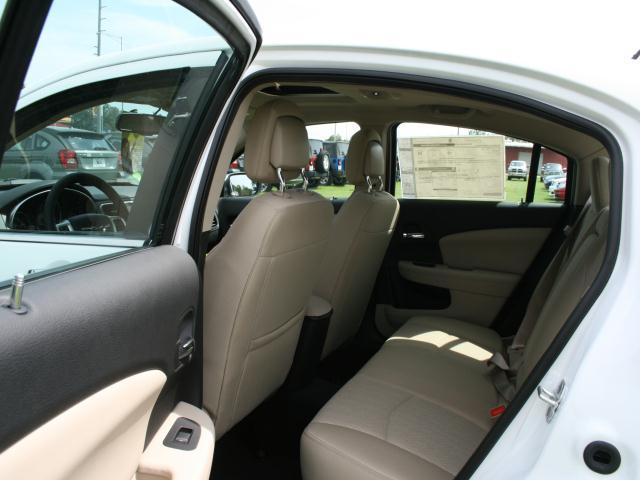 Chrysler 200 2012 photo 2