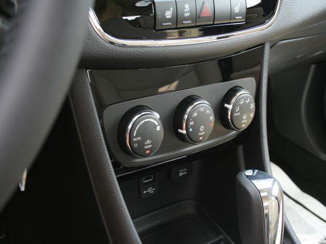 Chrysler 200 2012 photo 5