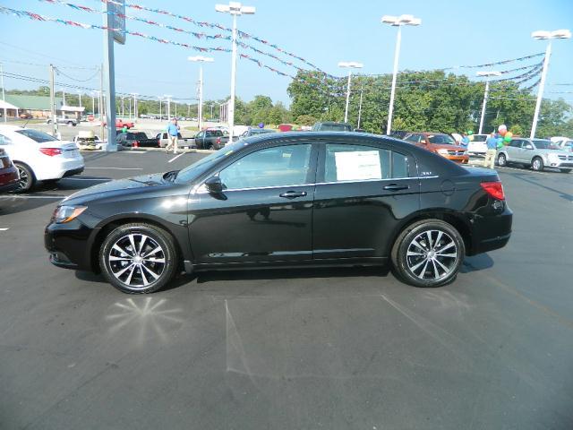 Chrysler 200 2012 photo 2