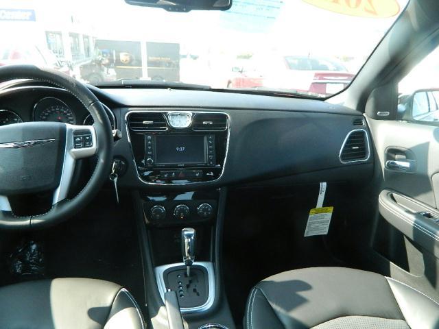 Chrysler 200 2012 photo 4