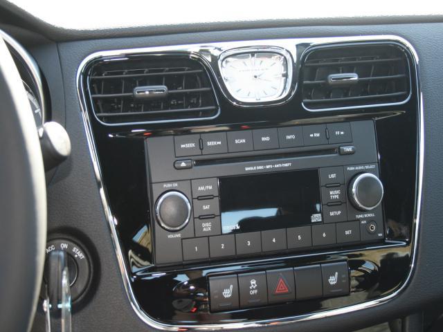 Chrysler 200 2012 photo 2