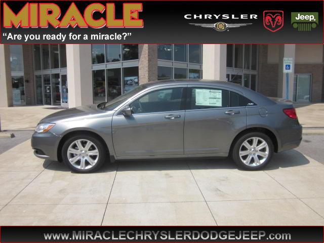 Chrysler 200 4dr Sdn Auto Sedan