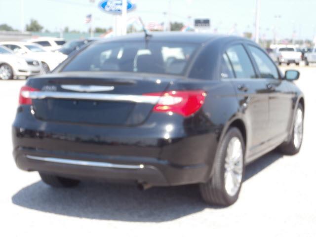 Chrysler 200 2012 photo 2