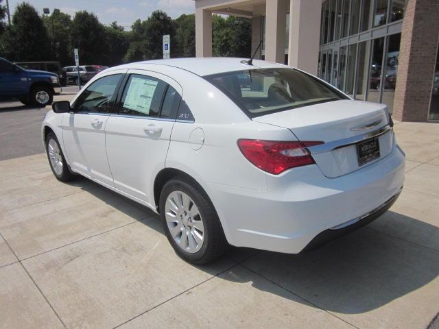 Chrysler 200 2012 photo 2