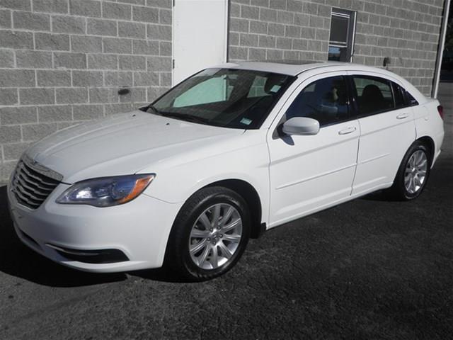 Chrysler 200 2012 photo 2