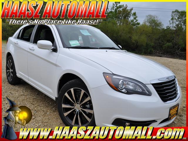 Chrysler 200 XR Sedan