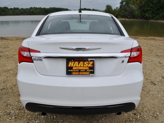 Chrysler 200 2012 photo 5