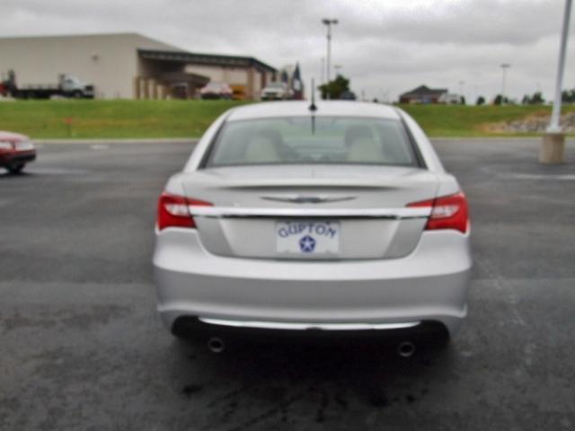 Chrysler 200 2012 photo 3