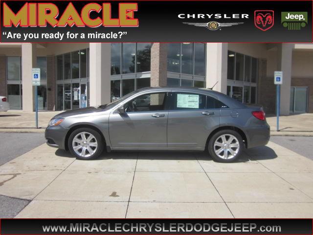 Chrysler 200 4dr Sdn Auto Sedan