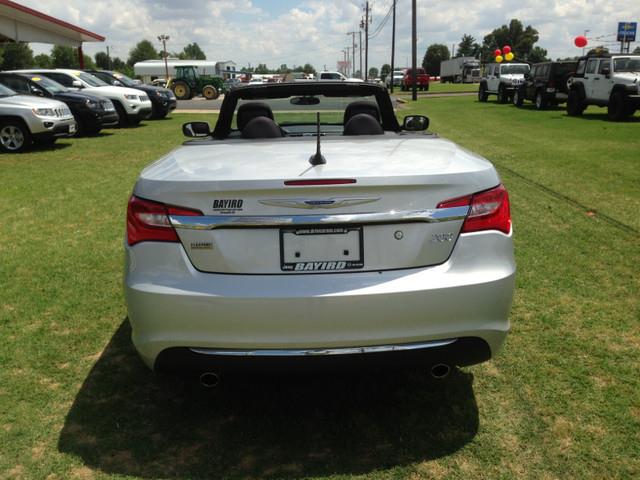 Chrysler 200 2012 photo 3