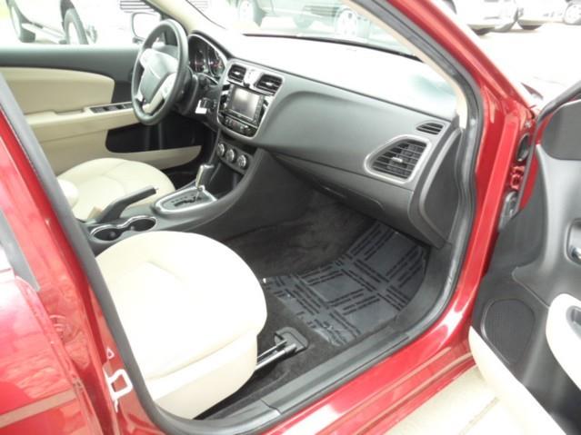 Chrysler 200 2012 photo 2