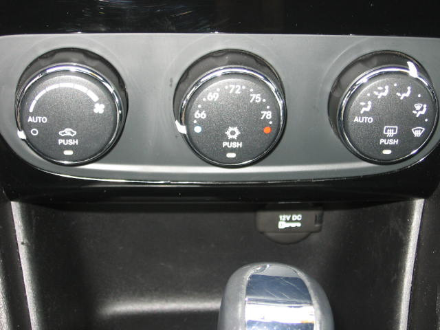 Chrysler 200 2012 photo 13