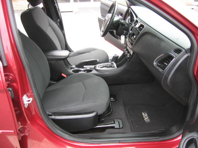 Chrysler 200 2012 photo 27