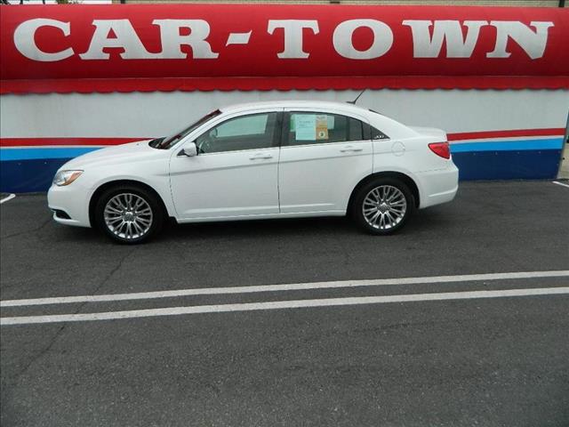 Chrysler 200 Unknown Sedan